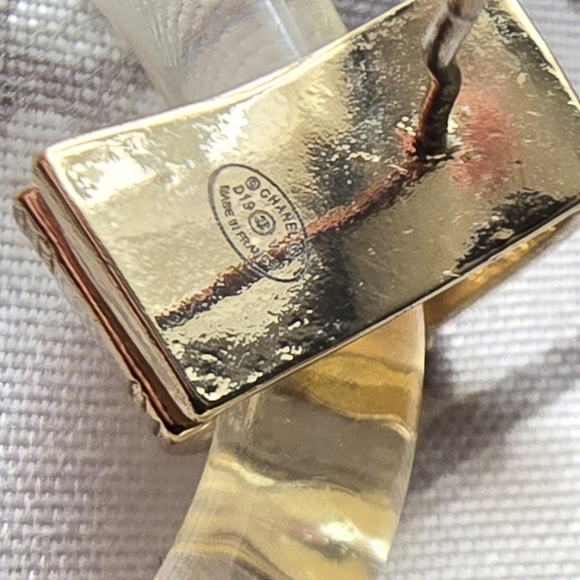 CHANEL 2019 Very Rare Gold Tone Pearl Star Hoop Earrings - Picture 4 of 7